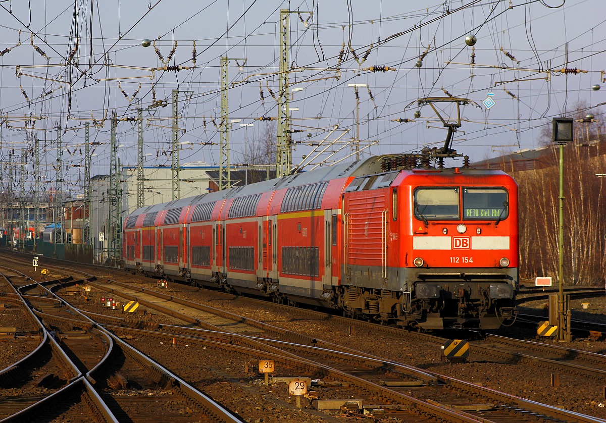 Artenreiner RE...DB 6112 154 mit dem RE70 von Hamburg nach Kiel Hbf verlässt hier Neumünster. 17.02.2016