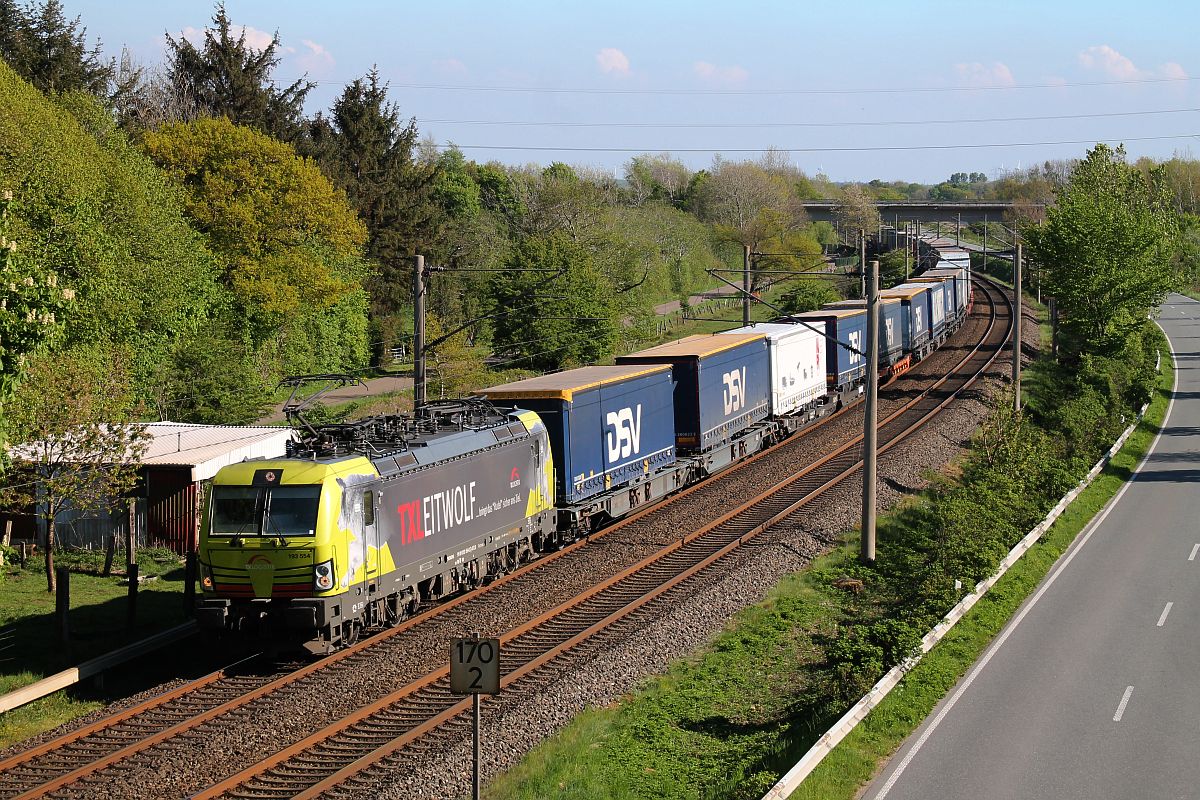 ATLU/TXL 193 554  Leitwolf  bespannte am 09.05.2020 den KLV Lauritzen, aufgenommen von der Brücke Neuholzkrug kurz vor dem ESig Flensburg-Weiche, wo er keine Einfahrt erhalten hat