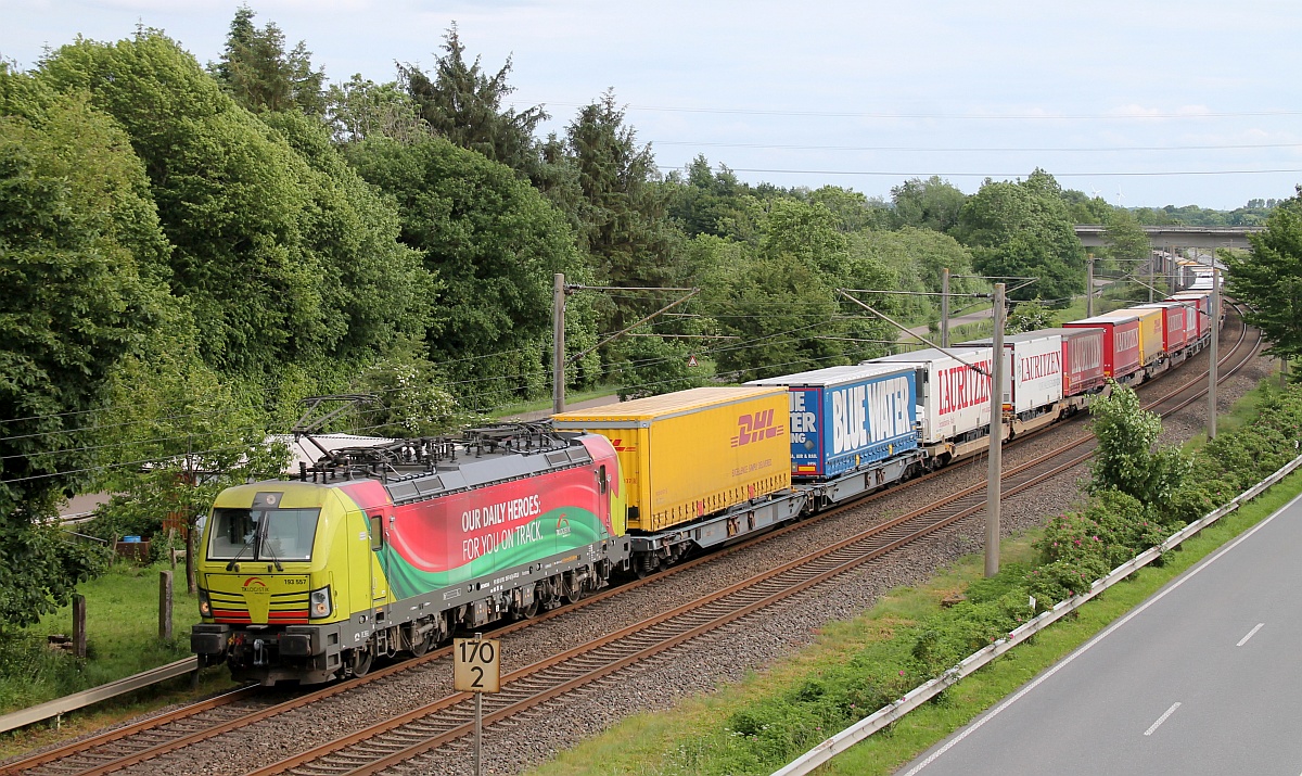 ATLU/TXL 193 557-6 mit dem  Lauritzen  KLV auf dem Weg nach Dänemark. Neuholzkrug bei Flensburg 20.06.2020