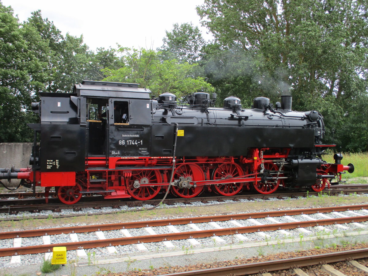 Auch 86 1744 pausierte während meiner Aufnahme,am 12.Juli 2020,in Bergen/Rügen.