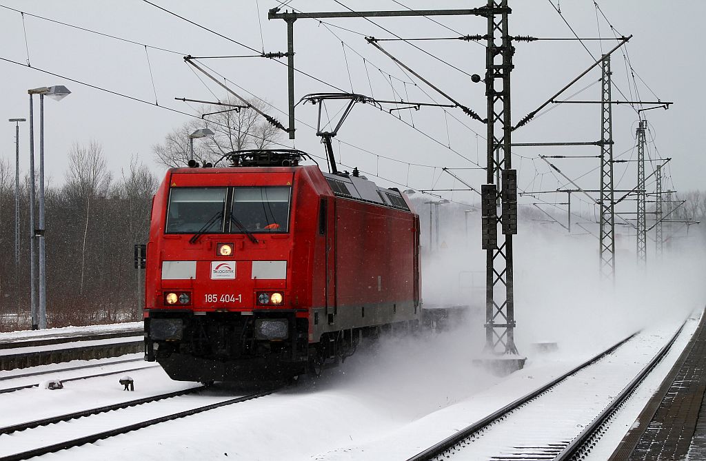 Auch am Sonntag wieder unterwegs der DGS 45699 mit der TXL-Zuglok 185 404-1 von XMVG/MalmöGodsban nach EWAN B/WanneEickel Bro. Schleswig 10.03.2013