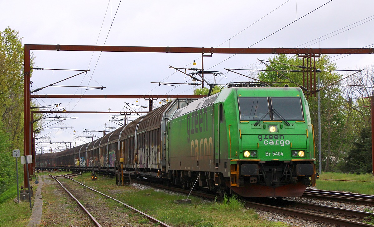 Auf gehts mit freundlichem Huuup Richtung Sden.....GC 5404 mit dem Volvo Zug Ausfahrt Padborg/DK. 13.05.2022