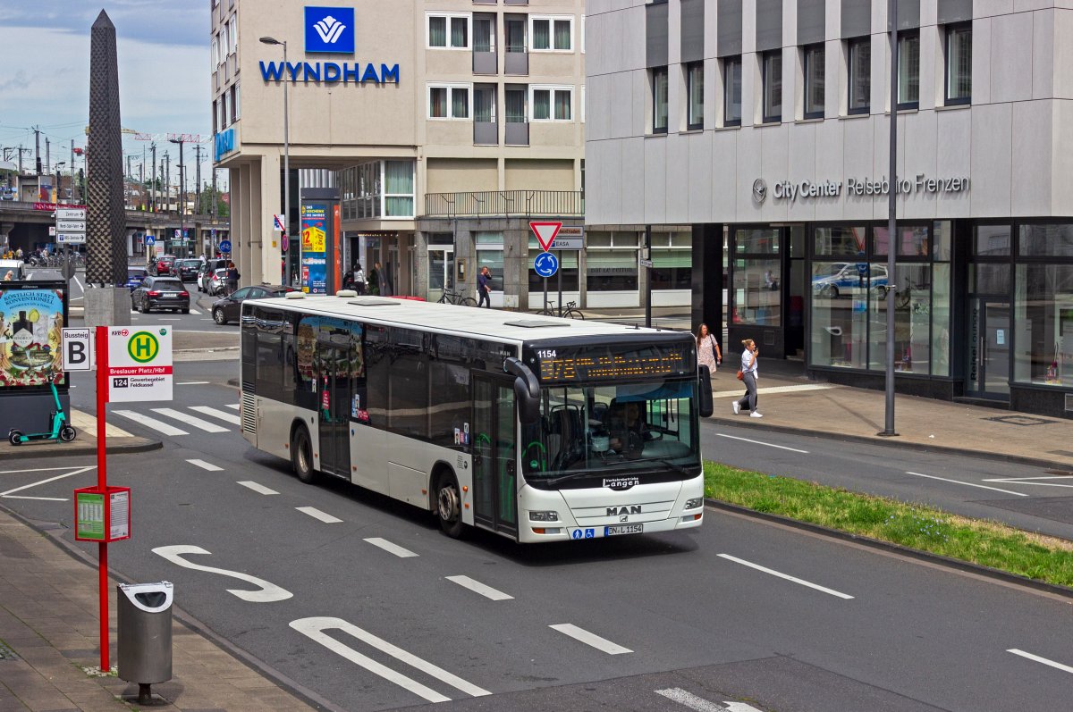 Auf der Linie 978 nach Hrth ist am 08.07.21 dieser Lion's City des Drener Unternehmens Verkehrsbetriebe Langen unterwegs.