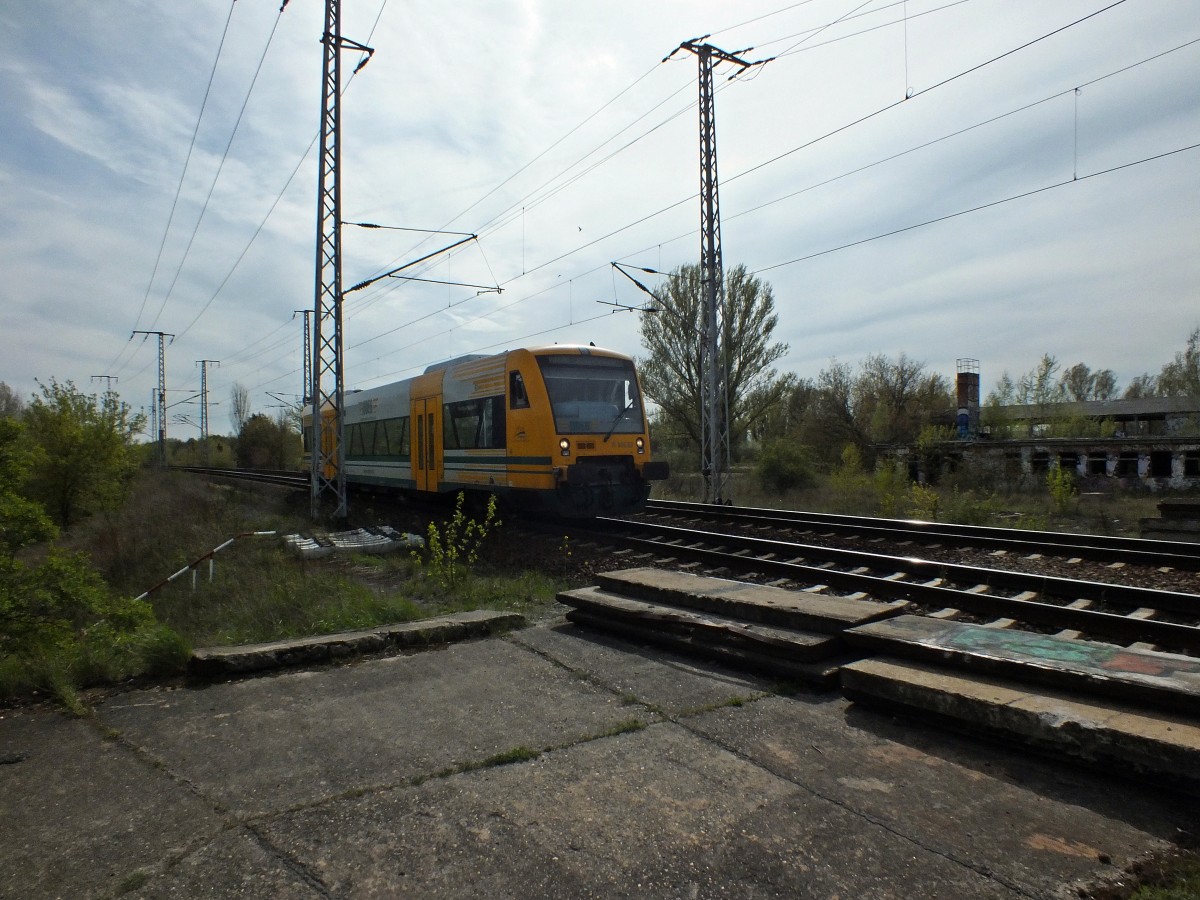 Aus Richtung Frankfurt schlich sich am 17.4.14 VT650.82  Stadt K�nigs Wusterhausen  heran.