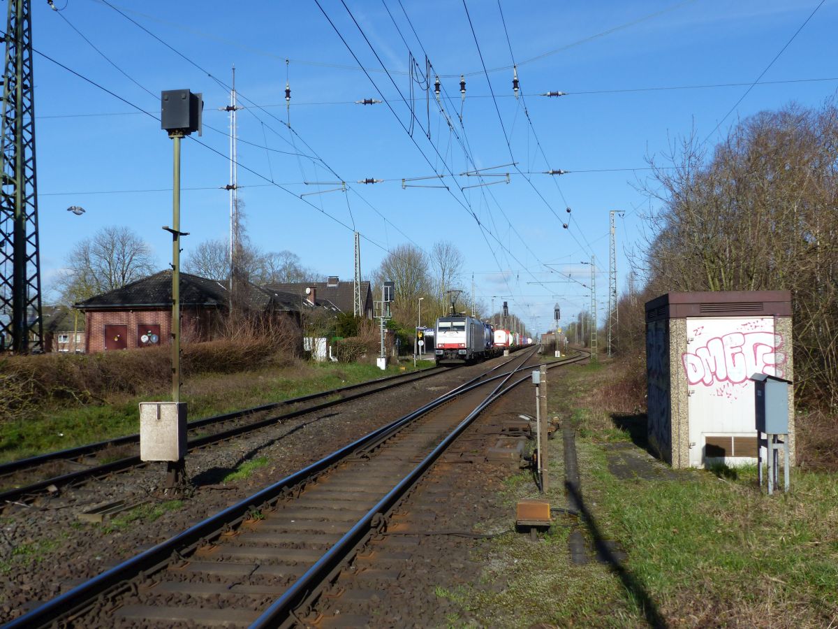 Bahnhof Empel-Rees mit Railpool Lokomotive 186 110-3, Rees 12-03-2020.

Station Empel-Rees met Railpool locomotief 186 110-3, Rees 12-03-2020.