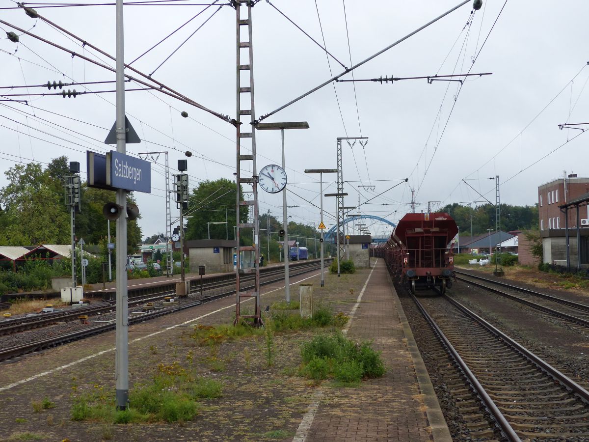 Bahnsteig Gleis 2 und 3 Bahnhof Salzbergen 17-08-2018.

Perron spoor 2 en 3 station Salzbergen 17-08-2018.
