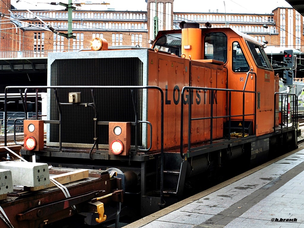 BBL-LOK 13 stand mit einen bauzug im hamburg-hbf,11.04.15