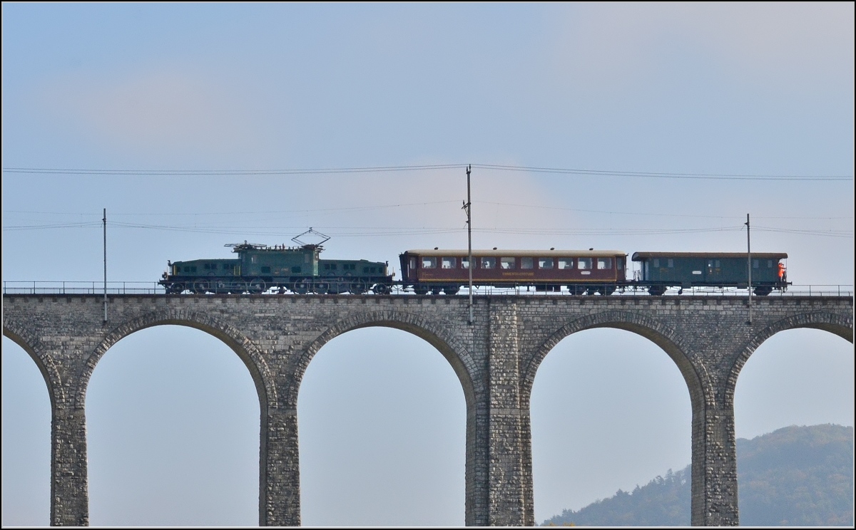 Be 6/8 III 13302 als berraschung auf dem Eglisauer Viadukt. Oktober 2011.