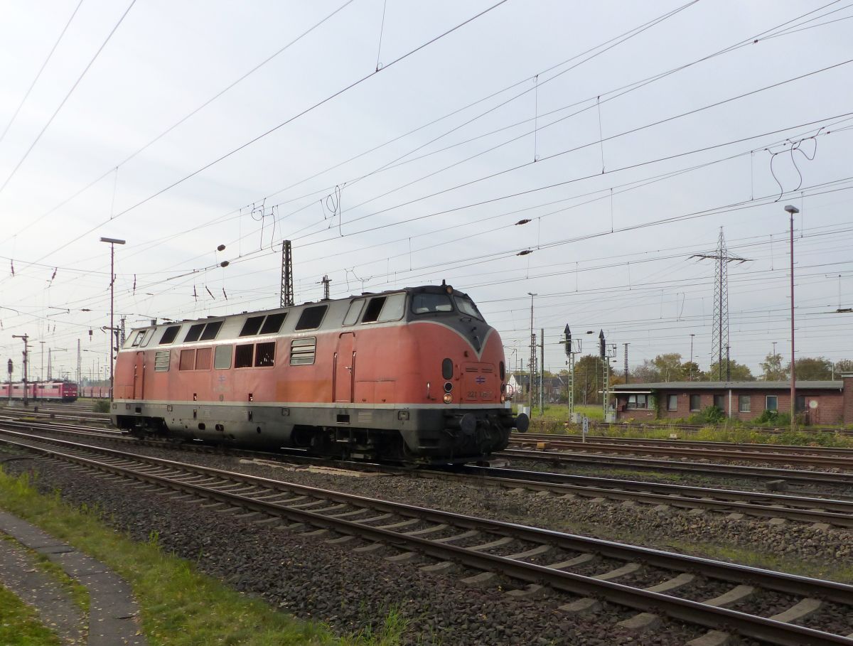 BEG (Bocholter Eisenbahn Gesellschaft mbH Lok 221 135-7 Oberhausen West 30-10-2015.

BEG (Bocholter Eisenbahn Gesellschaft mbH) loc 221 135-7 Oberhausen West 30-10-2015.