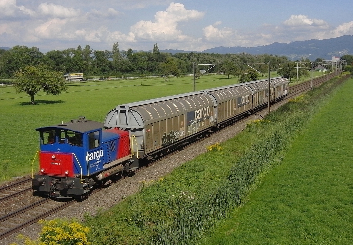 Bei St. Margrethen f�hrt Tm 232 146-1 am 10.08.2012 in Richtung Rorschach.