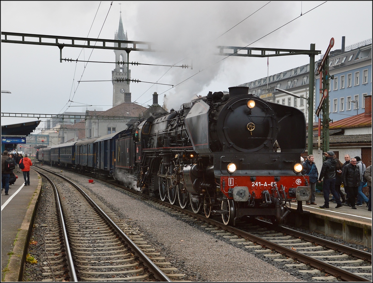 Besuch der Grande Dame 241-A-65 in Konstanz.

Ein bisschen Posieren steht auch einer alten Dame gut. Dezember 2015.