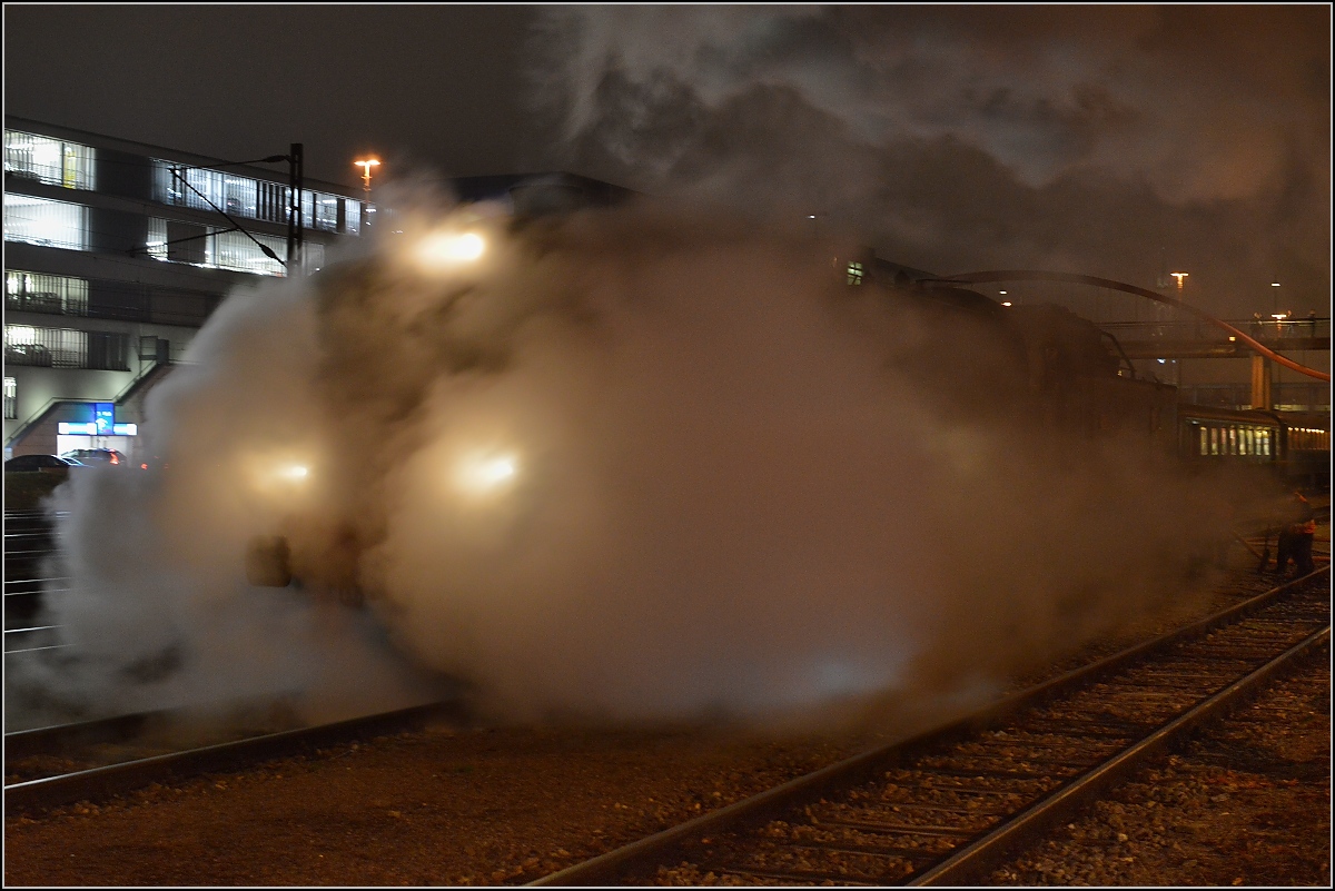 Besuch der Grande Dame 241-A-65 in Konstanz.

Seufz, endlich ist Durst und Hunger gestillt. Dezember 2015.