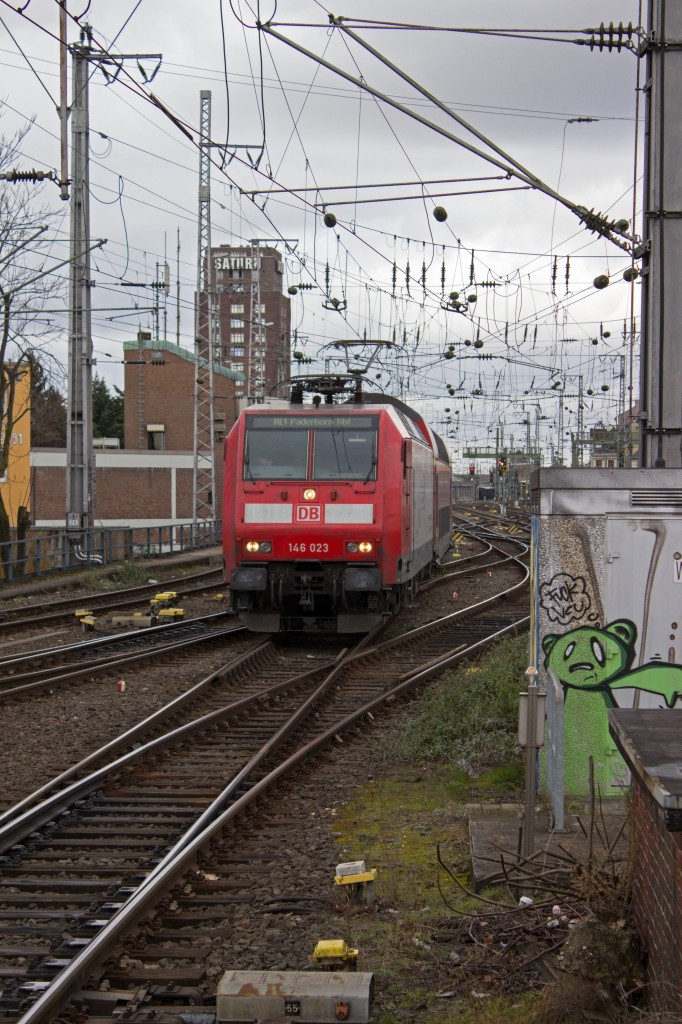 Bis nach Paderborn hatte 146 023 noch eine lange Strecke vor sich, als sie am 25.02. in Köln einfuhr.