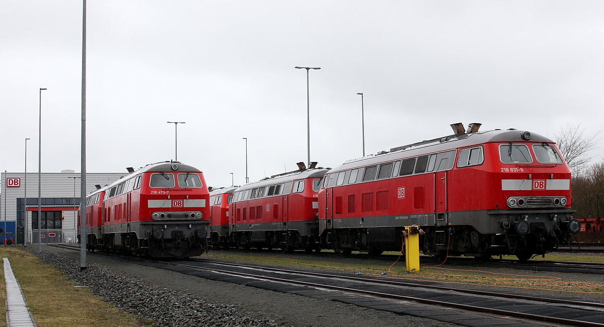 Blick in das Bw Niebüll...dort sind 5 Klassiker abgestellt...Niebüll 16.03.2019