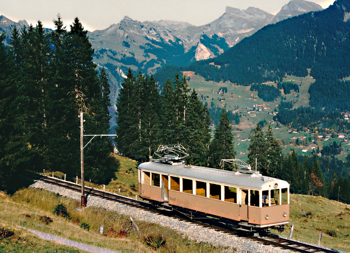 BLM: BDe 2/4 11 mit Baujahr  1913 als Reservetriebwagen im Einsatz auf der Strecke Grütschalp-Mürren anfangs der 80er-Jahre.
Foto: Walter Ruetsch