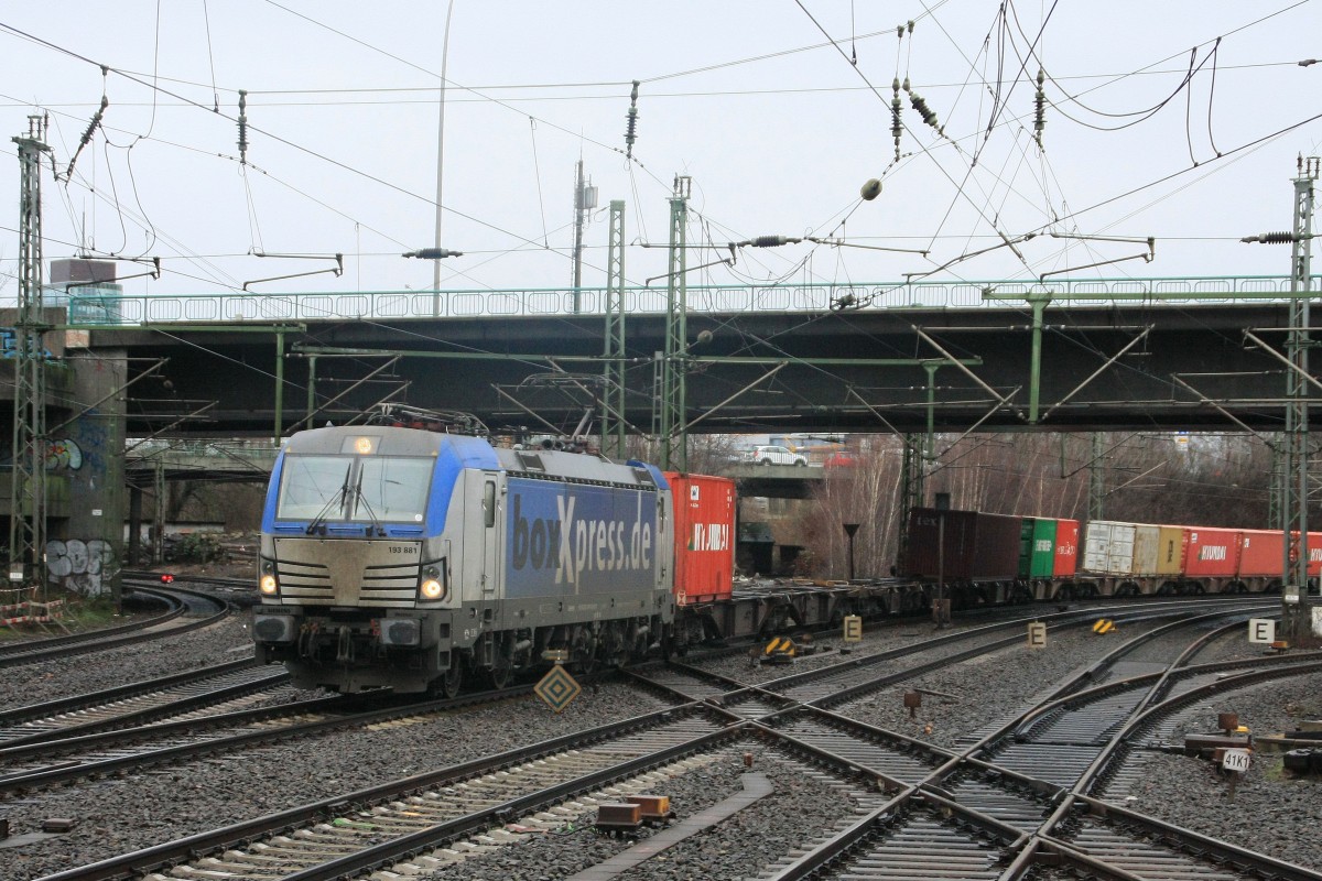 BoxXPress 193 881 mit Containerzug in Hamburg-Harburg zur Fahrt in den Betriebsbahnhof Hamburg-Harburg am 10.01.2015 