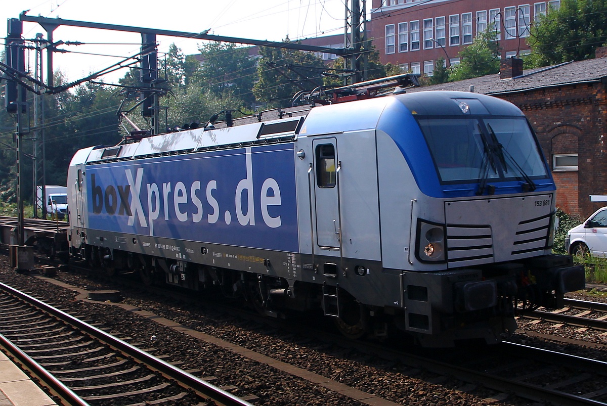 BoXxpress Vectron 193 881-0 festgehalten während eines kurzen Haltes im Bhf HH-Harburg am 05.09.2014