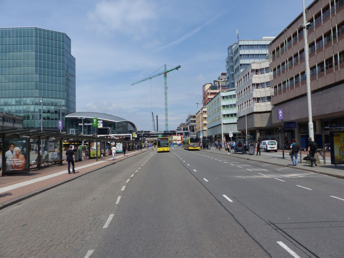 Busbahnhof Utrecht Centraal Station, Stationsplein, Utrecht 28-06-2016.

Het inmiddels verdwenen streekbusstation Utrecht Centraal Station, Stationsplein, Utrecht 28-06-2016.