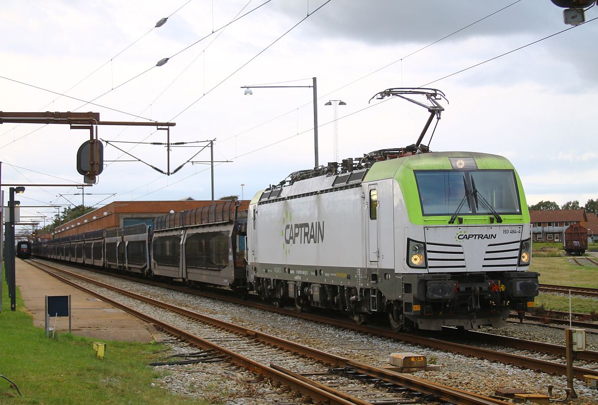 CAPTRAIN 193 484-3 vor GEFCO Autotransportwagenzug Pattburg/Padborg 28.09.2022