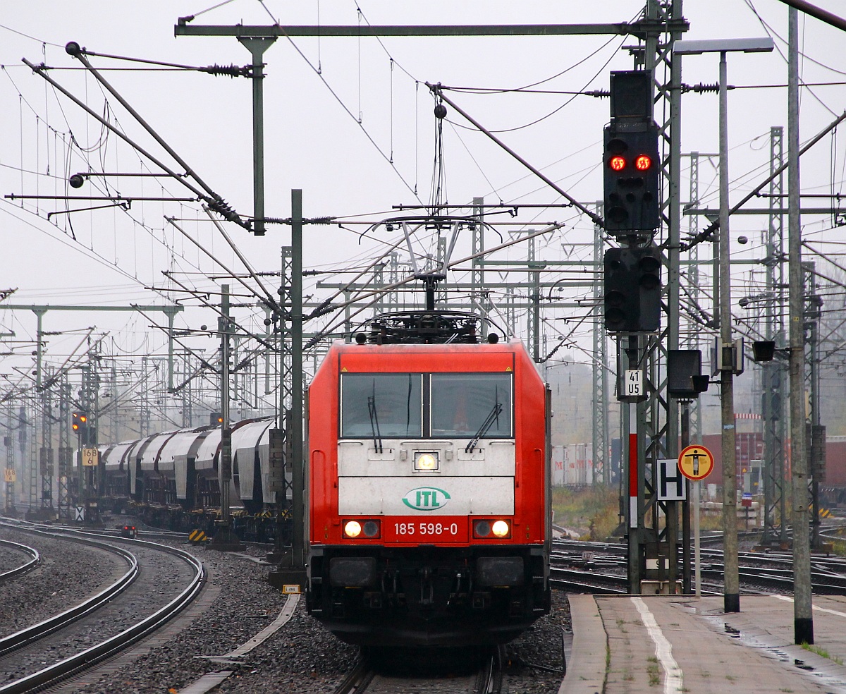 Captrain/ITL 185 598-0 rumpelt mit einem Gz durch HH-Harburg. 02.11.2013