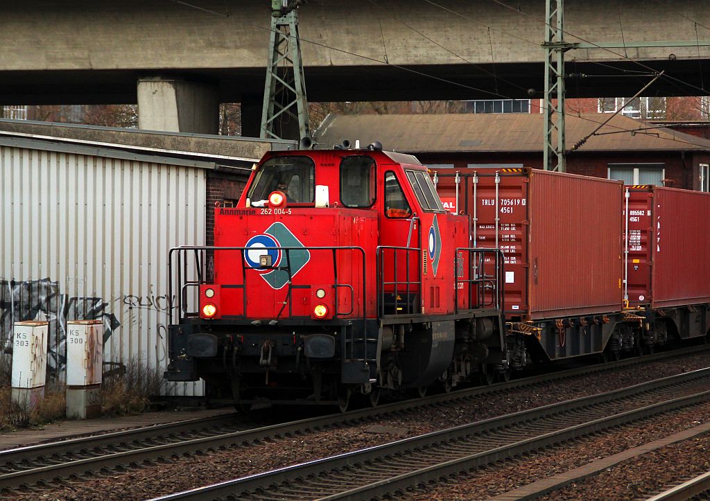 C&C Logistik 262 004-5/214 004-4  Annmarie  dieselt mit einem Containerzug durch HH-Harburg. 03.03.2012