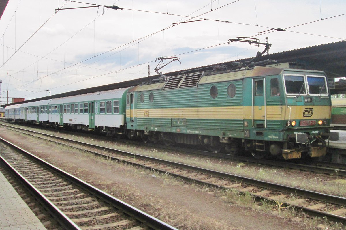 CD 163 092 steht mit ein Rychlyk am 5 Juni 2013 in Pardubice. 