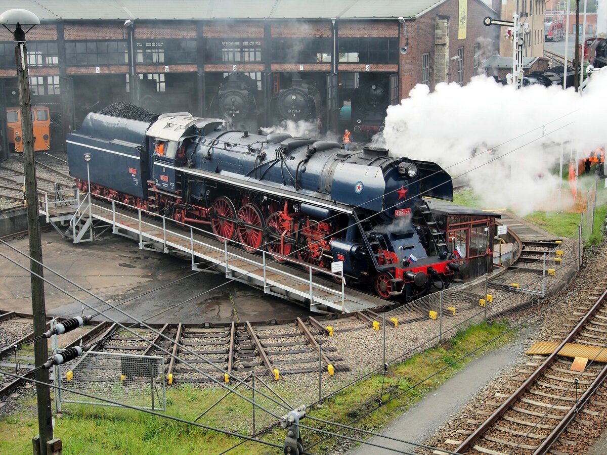 CD 498 104 auf der Drehscheibe in Dresden Altstadt beim 8. Dampfloktreffen am 15.04.2016.