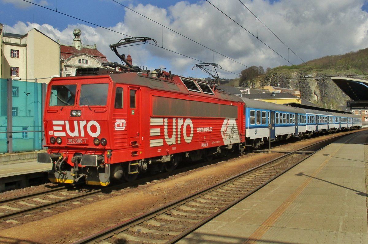 CD-Werbelok 362 086 geniesst die Sonne in Usti-nad-Labem am 6 April 2017.