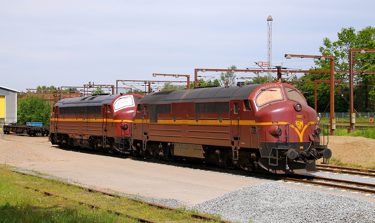 CFL Cargo Litra MX 1023 und MY 1146 in der hier so geliebten  Sonne im Rücken  Version während der Wochenendruhe im dänischen Grenzbahnhof Padborg. 18.05.2014