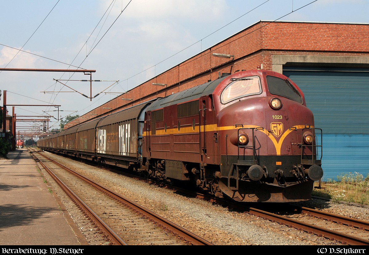 CFL Litra MX 1023 hat mit dem  Spanplatten-Express  Einfahrt in den Bhf von Padborg/DK. 20.08.2015