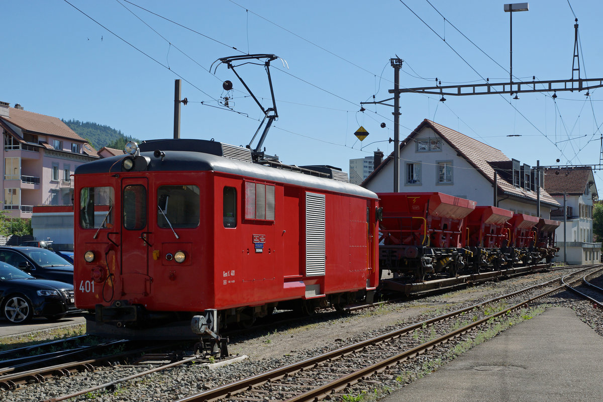 CJ: Gem 4/4 401 mit einem Schotterzug in Tramelan am 18. Juli 2016.
Foto: Walter Ruetsch