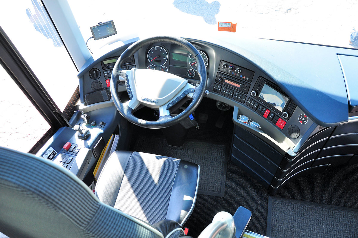 Cockpit im Neoplan Cityliner von Weiss Reisen aus Graz/�sterreich,Mannschaftsbus des SK Sturm Graz.