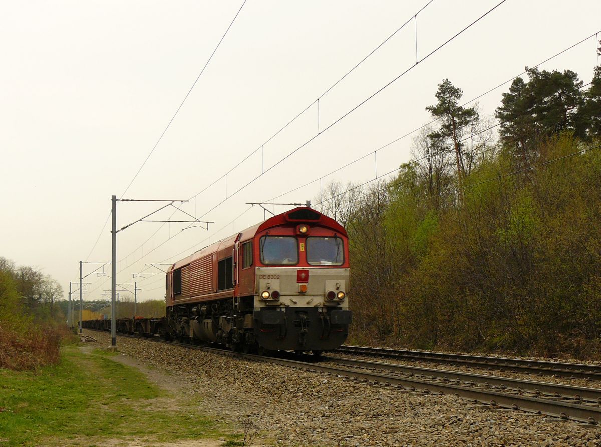 Crossrail Diesellok Class 66 DE 6302 zwischen Montzen und Aachen bei Gemmenich, Belgien 04-04-2014.

Crossrail dieselloc Class 66 DE 6302 Spoorlijn Montzen-Aachen bij Gemmenich, Belgi 04-04-2014.