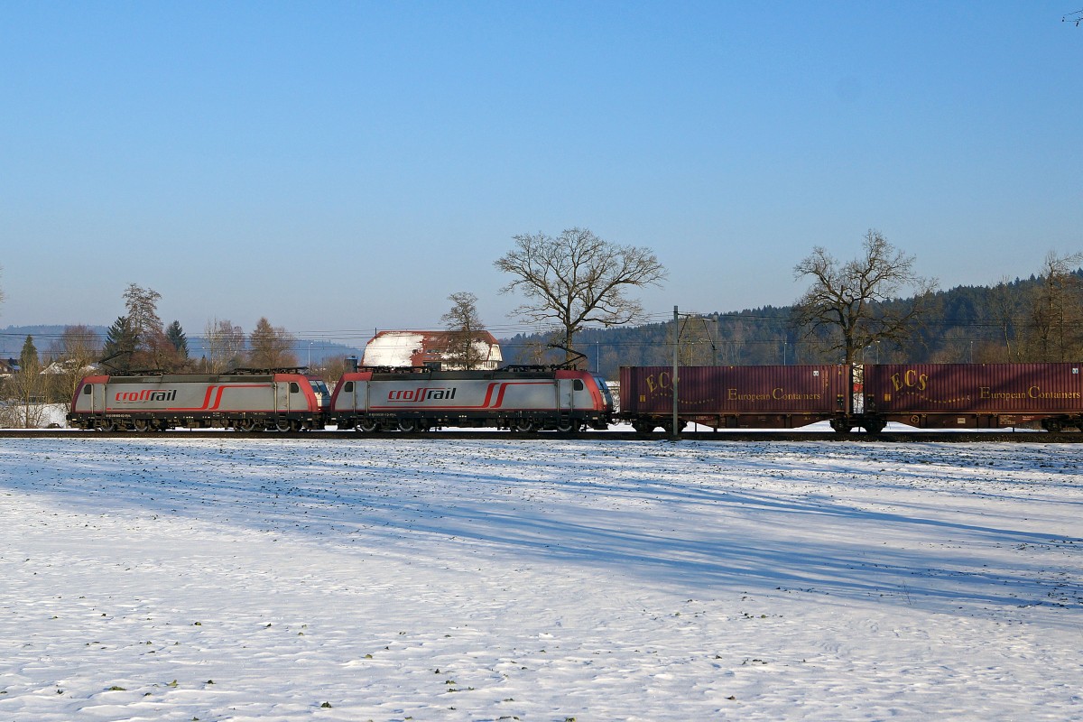 CROSSRAIL: Gterzug mit Doppeltraktion der Baureihe 185 bei Langenthal am 11. Februar 2015.
Foto: Walter Ruetsch