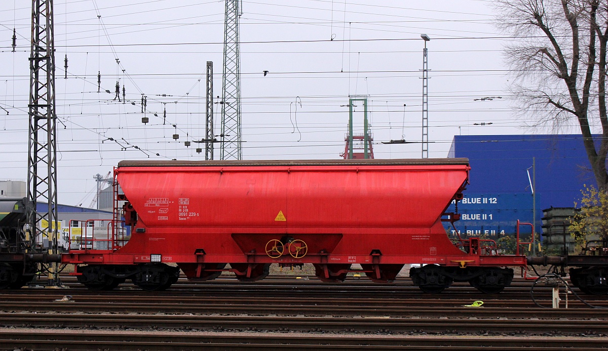 D-DB 31 80 0691 229-5 Gattung Tanoos 896.0, vierachsiger Selbstentladewagen. Hohe Schaar 28.11.2020