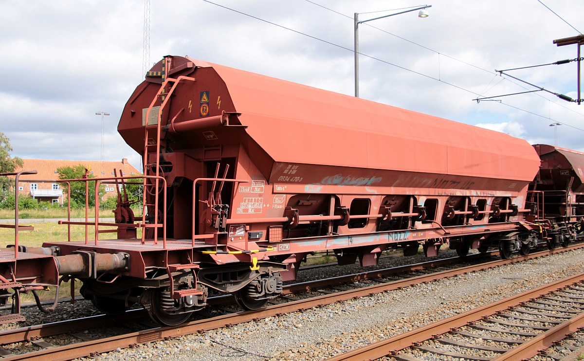 D-DB 31 80 0834 470-3, Gattung Tads-x 957, vierachsiger Selbstentladewagen. Pattburg 08.07.2022