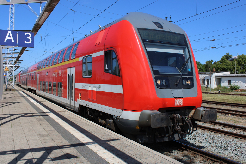 D-DB 50 80  86-35 002-4 DABpbzfa 764.4 stand am Mittag des 28.07.2023 im Rostocker Hbf.