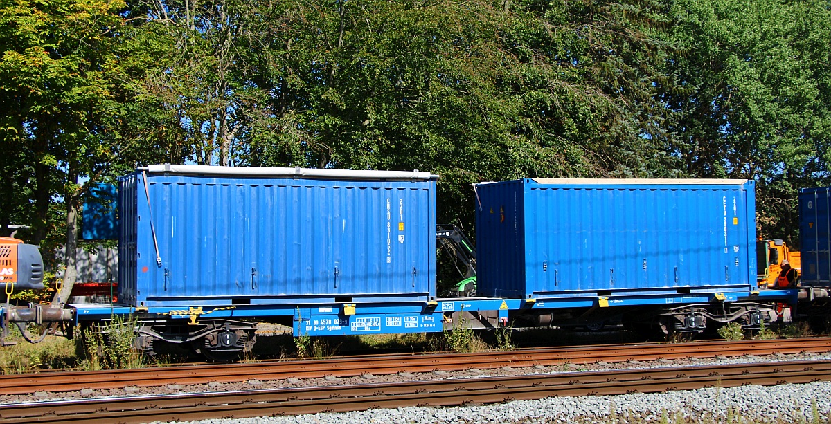 D-EGP 31 80 4578 029-9 Gattung Sgmnss 731 beladen mit 2 20' Containern mit Düngerkalk. Jübek 25.08.2022