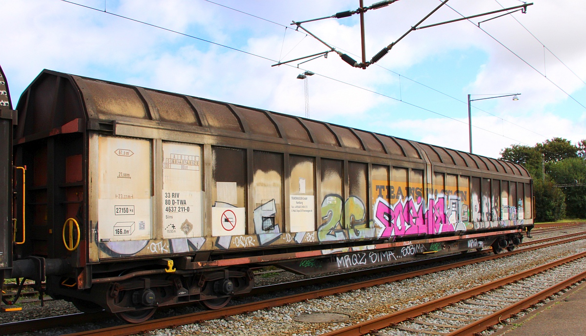 D-TWA 33 80 4637 211-0 Gattung Siins, vierachsiger Gedeckter Gter-/Haubenwagen der Transwaggon. Pattburg/DK 16.09.2022