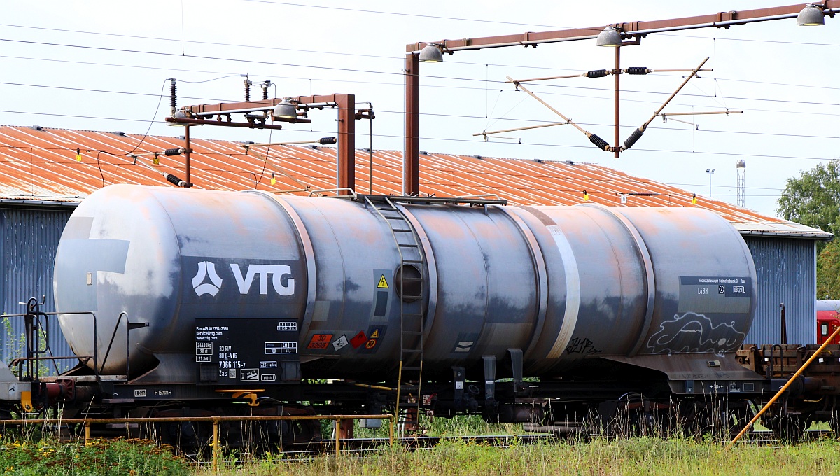 D-VTG 33 80 7966 115-7 Gattung Zas vierachsiger Kesselwagen mit 86000l Fassungsvermögen. Pattburg 16.09.2022