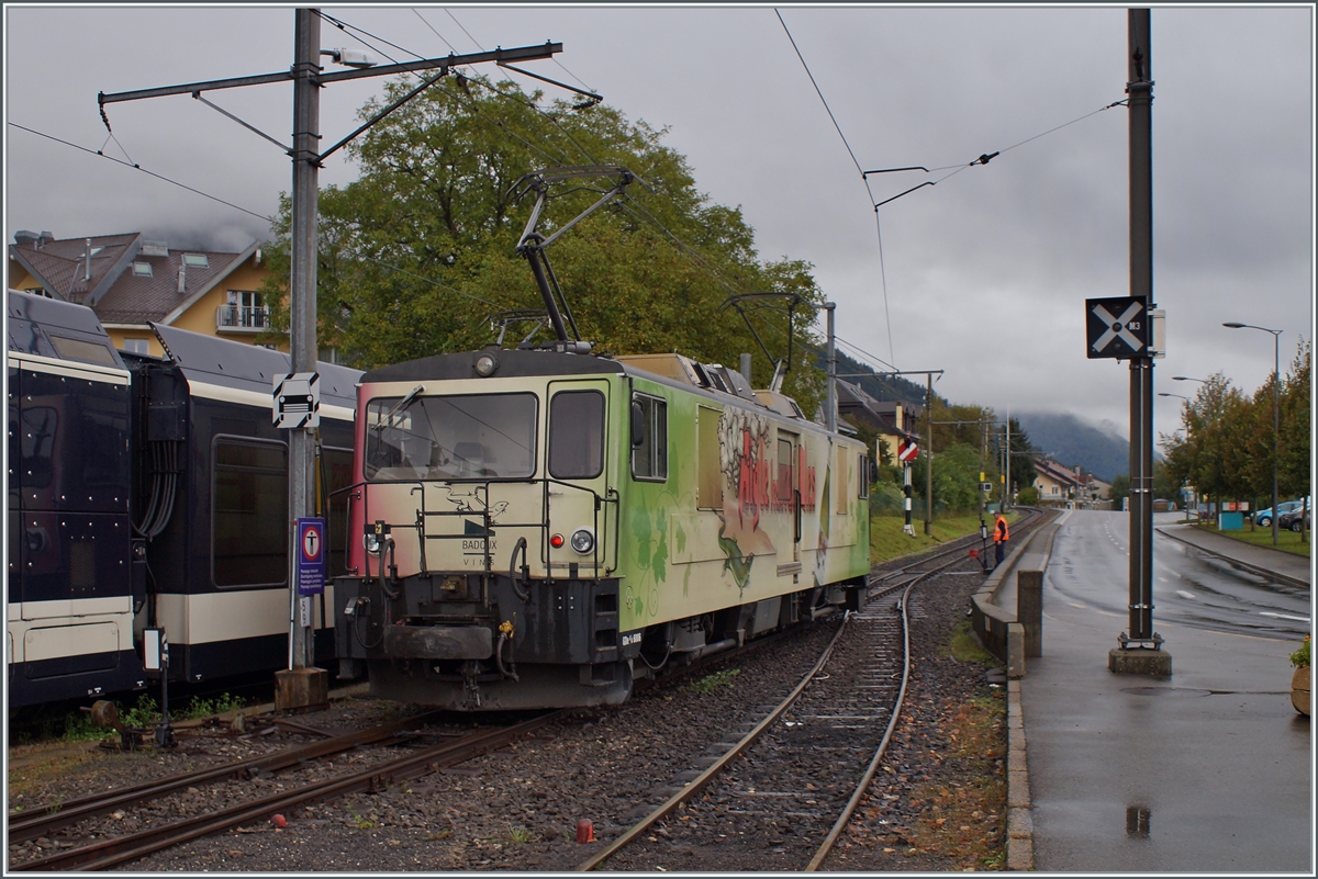 Da die MOB GDe 4/4 nicht mit der automatischen Kupplung ausgerüstet werden können, sind sie nicht mehr im Reisezugverkehr im Einsatz. Sporadisch werden sie werden sie für Dienstzüge eingesetzt und kommen in diesem Zusammenhang hin und wieder nach Blonay, so wie die GDe 4/4 6006 (ex GFM).

5. Okt. 2021