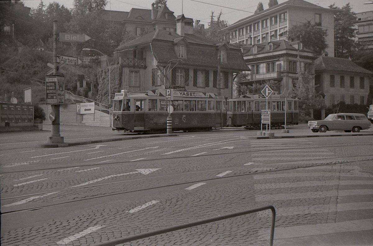 Das heutige Henkerbr�nnli, damals Haltestelle Tierspital. Tramzug mit dem luftgebremsten Motorwagen 175, Baujahr 1944) mit dem Anh�nger 204 kommt vom Br�ckfeld her den Bierh�beli-Stutz herunter. 21.September 1965