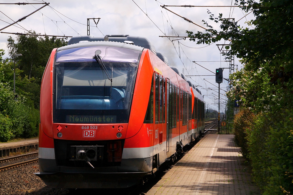 DB 0 648 003/503 und 005/505 als RB nach Kiel hier bei der Ausfahrt in Jübek festgehalten. 21.06.2014