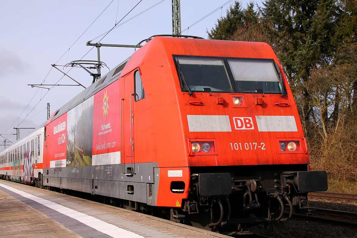 DB 101 017-2  Graubünden/Schweiz  verlässt hier Schleswig mit dem IC 2407 nach Köln. 14.03.2014