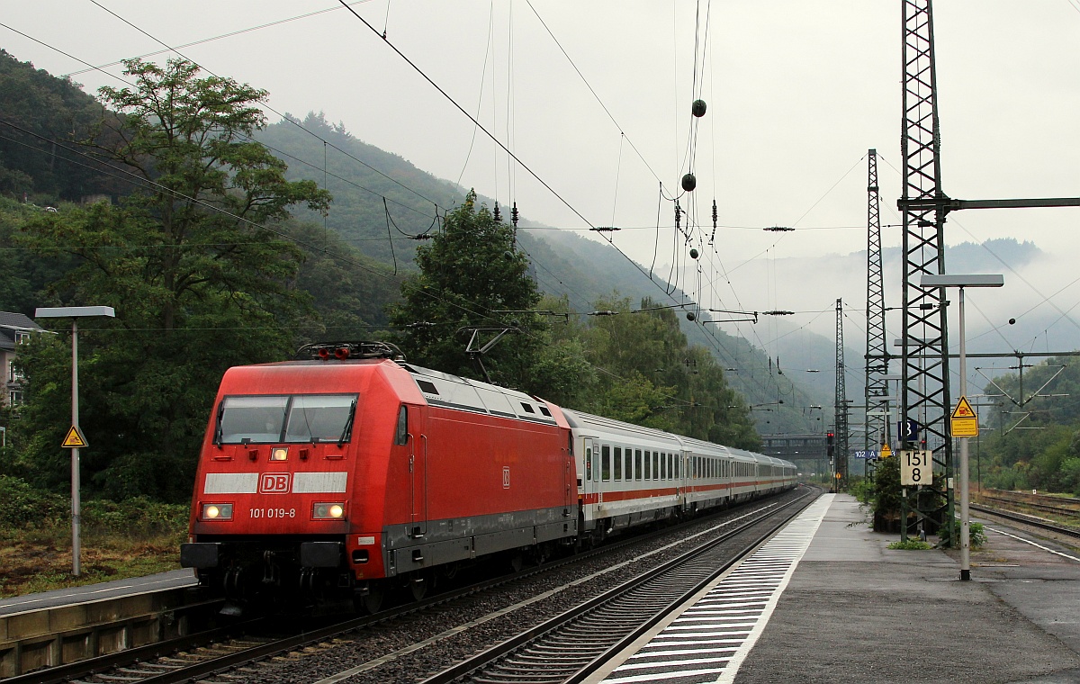 DB 101 019-8 mit dem EC 115 nach Klagenfurt hat Einfahrt in Bingen am Rhein.. 15.09.2021