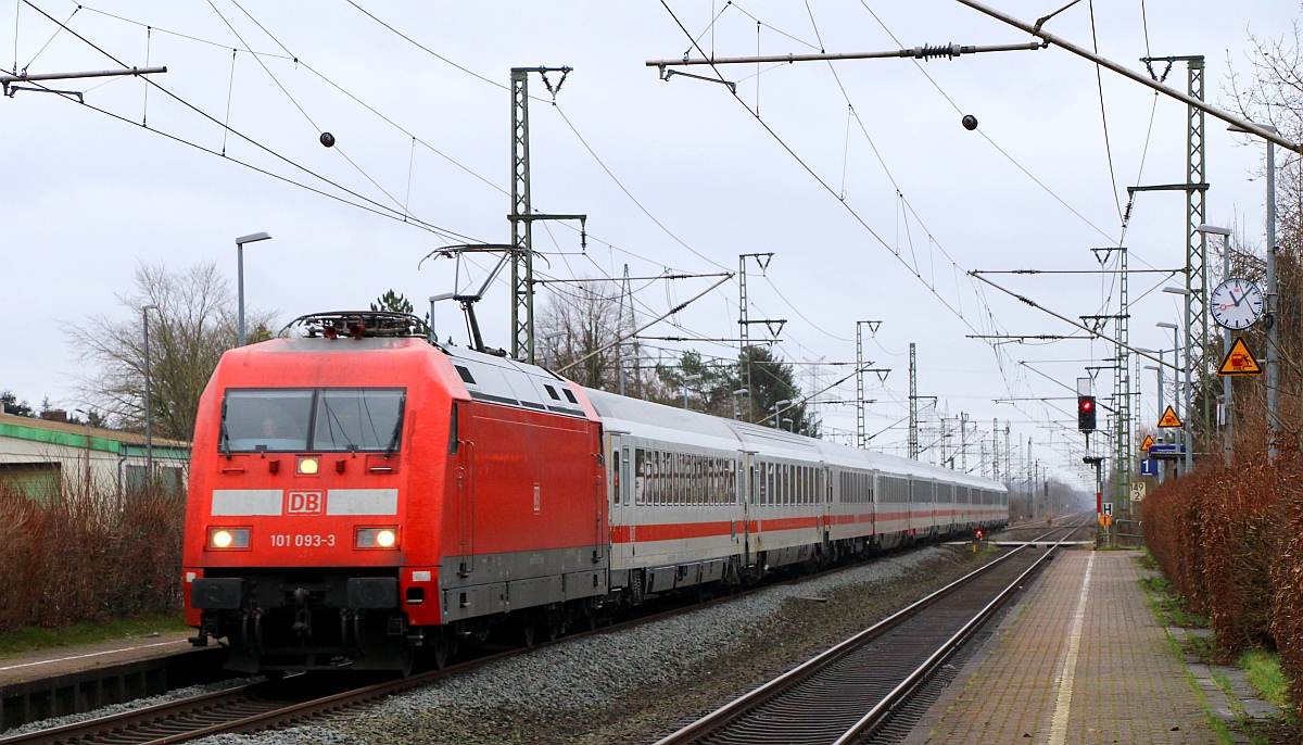 DB 101 093-3 mit dem IC 2070 Berlin - Flensburg aufgenommen bei der Durchfahrt in jübek am 14.01.2023