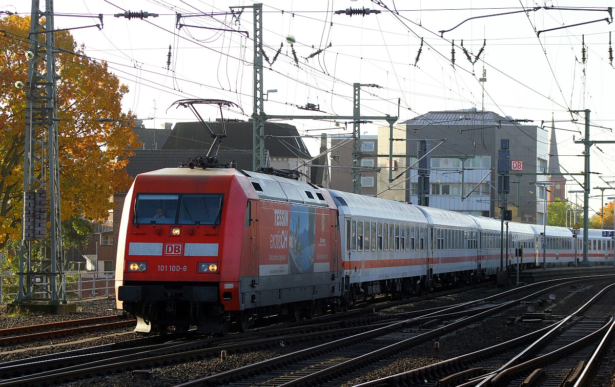 DB 101 100-6  Tessin  durchfährt hier Neumünster mit dem LPF 78082 nach Flensburg am Haken, am Zugende lief.... 23.10.2015