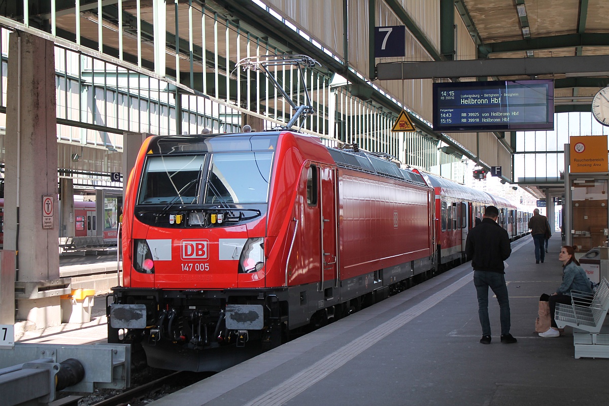 DB 147 005 mit der RB 39916 nach Heilbronn im Hbf Stuttgart. 28.03.2017