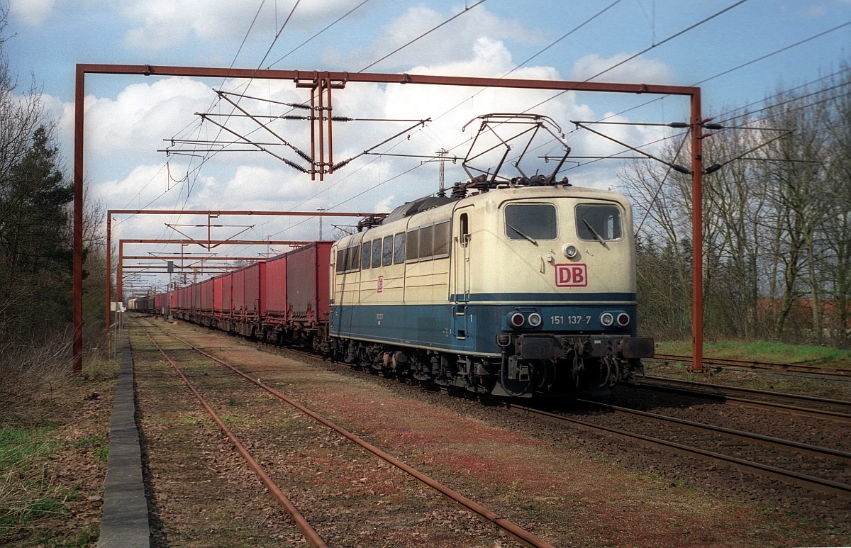 DB 151 137-7 Ausfahrt Pattburg/DK 29.04.2001