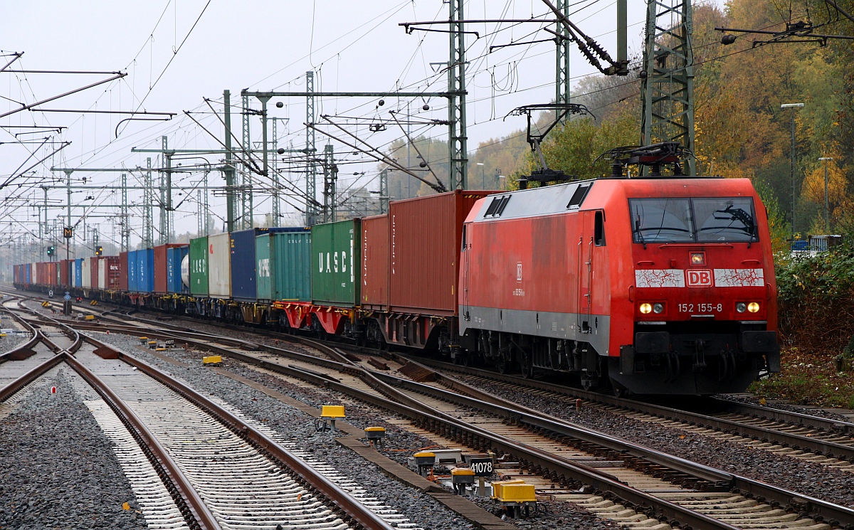 DB 152 155-8 mit Kisten Transport gen Hafen. HH-Harburg 29.10.2022